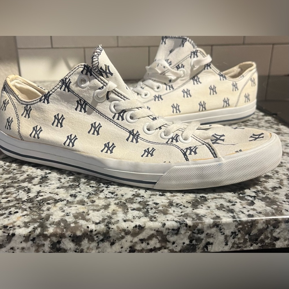 NY Yankees Logo Canvas Sneakers - White with Navy Print - Picture 1 of 5